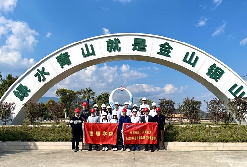 厦门大学一行调研.jpg