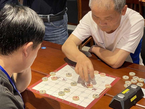 选手下棋.png